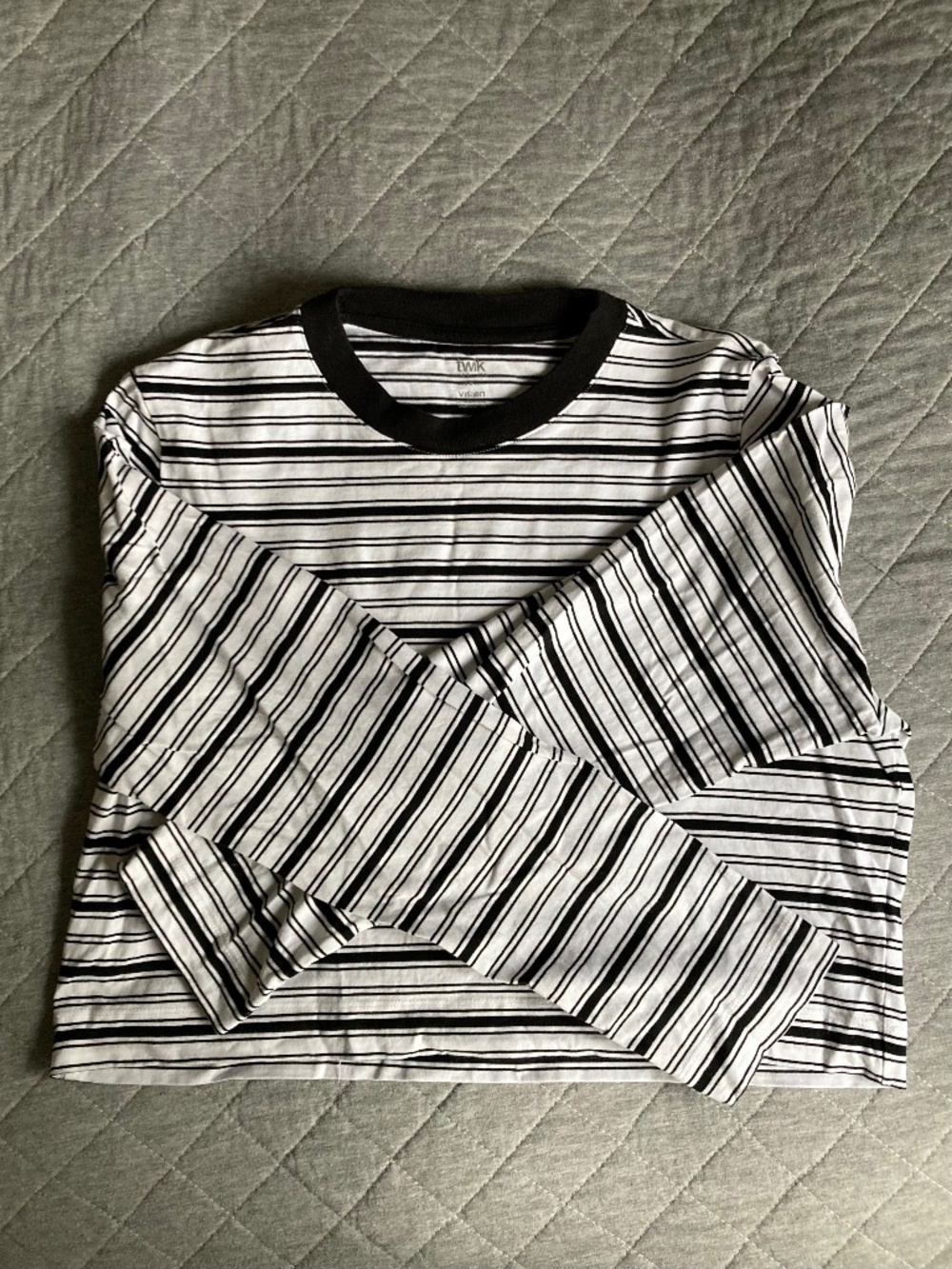 Long sleeves & cropped striped top